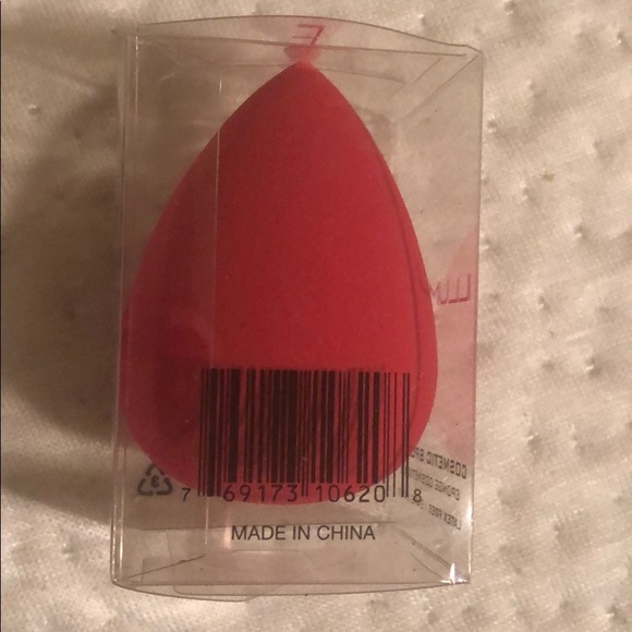 Illuminati Makeup Sponge! - Picture 3 of 10